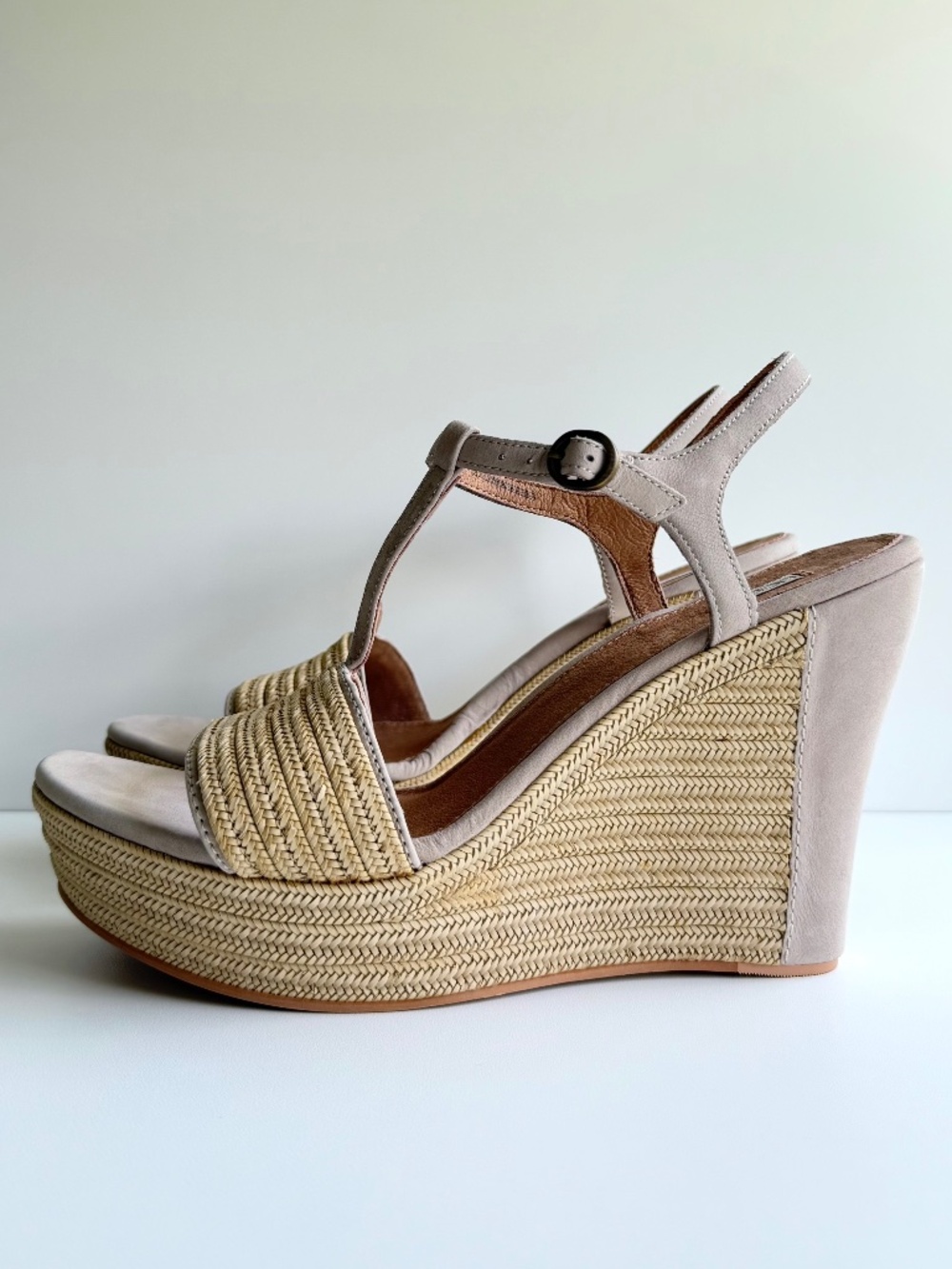 Ugg Australia Women's Fitchie Leather T-Strap Wedge Sandals - Picture 4 of 11